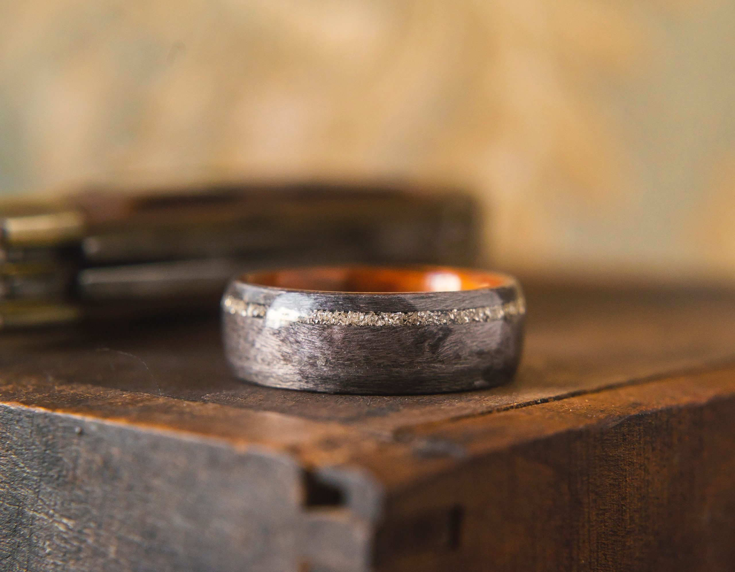 handelaar optillen filosoof 8 mm Bentwood Ring with Santos Rosewood & Gray Maple, German Glass Inlay  Model #9304.5 - Simply Wood Rings